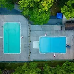 Poconos Chalet -Kayaks- Hottub-Karaoke-Lake