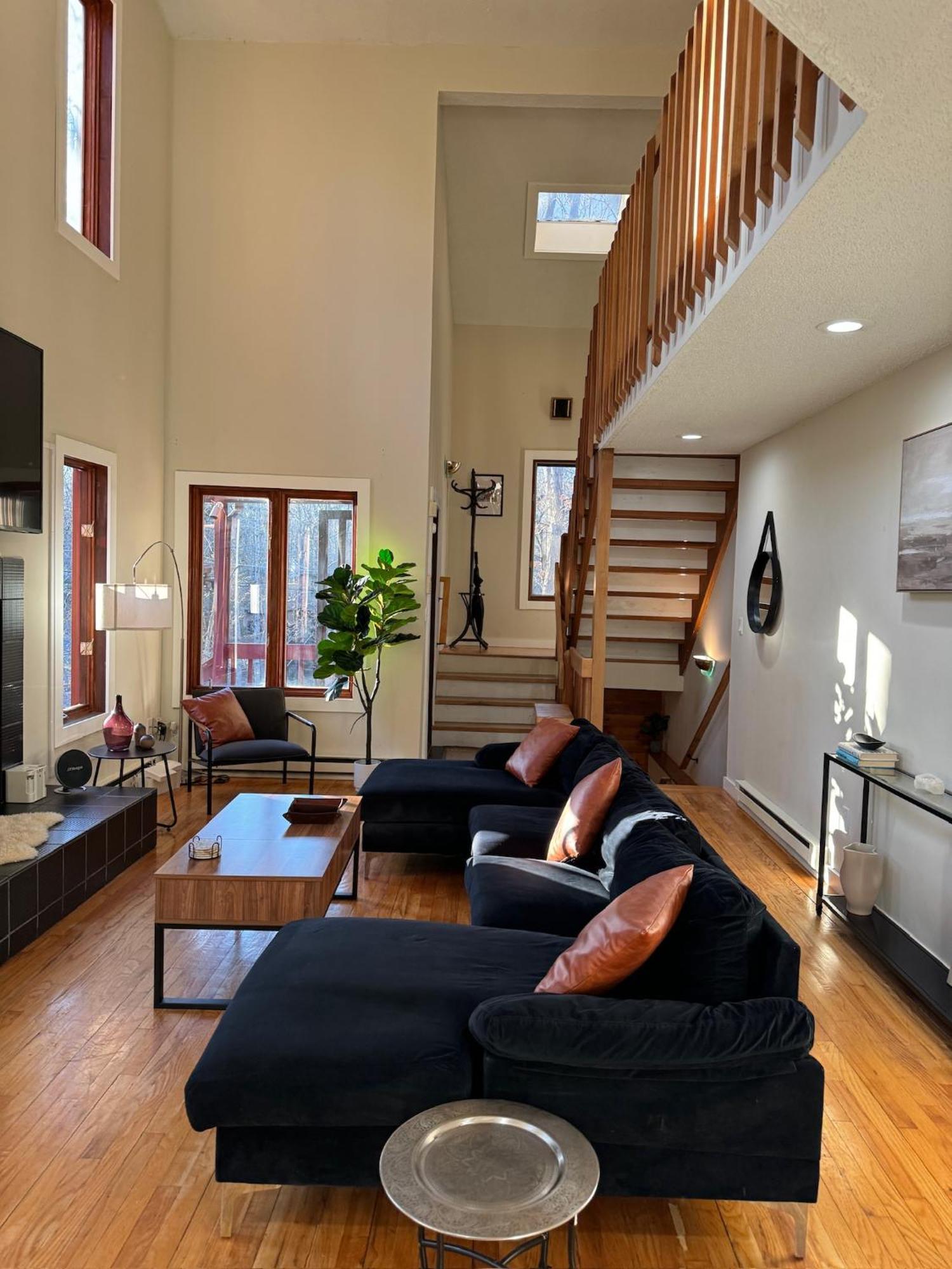 Holiday home Poconos -kayaks- Hottub-karaoke-lake East Stroudsburg