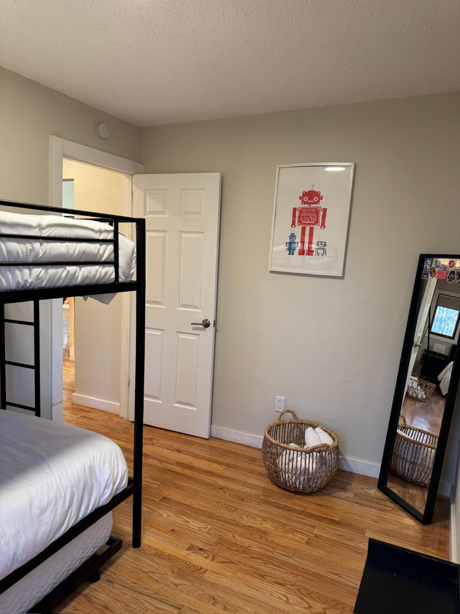 Holiday home Poconos -kayaks- Hottub-karaoke-lake