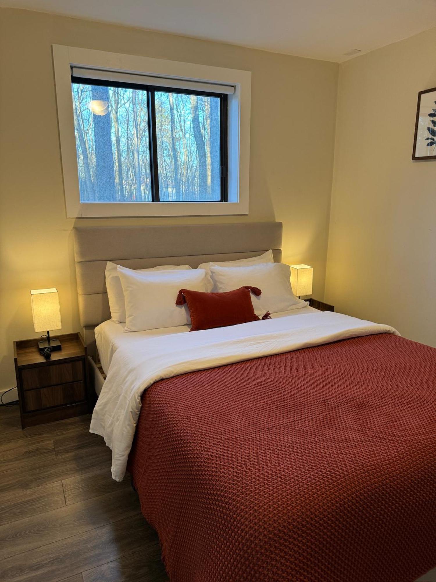 Holiday home Poconos -kayaks- Hottub-karaoke-lake *