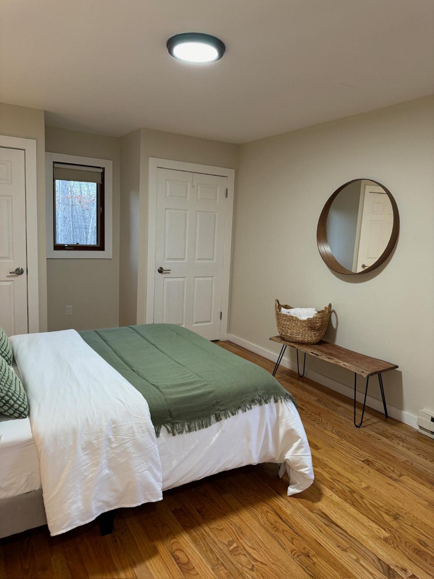 Poconos -kayaks- Hottub-karaoke-lake Holiday home East Stroudsburg